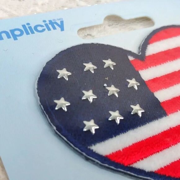 American Flag Heart Iron-On Embroidery Patch - Picture 7 of 9